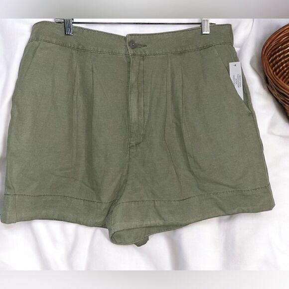 Joie Women's Pleated Short - Size Large - Faded Cactus Cotton/Linen blend - Picture 2 of 6